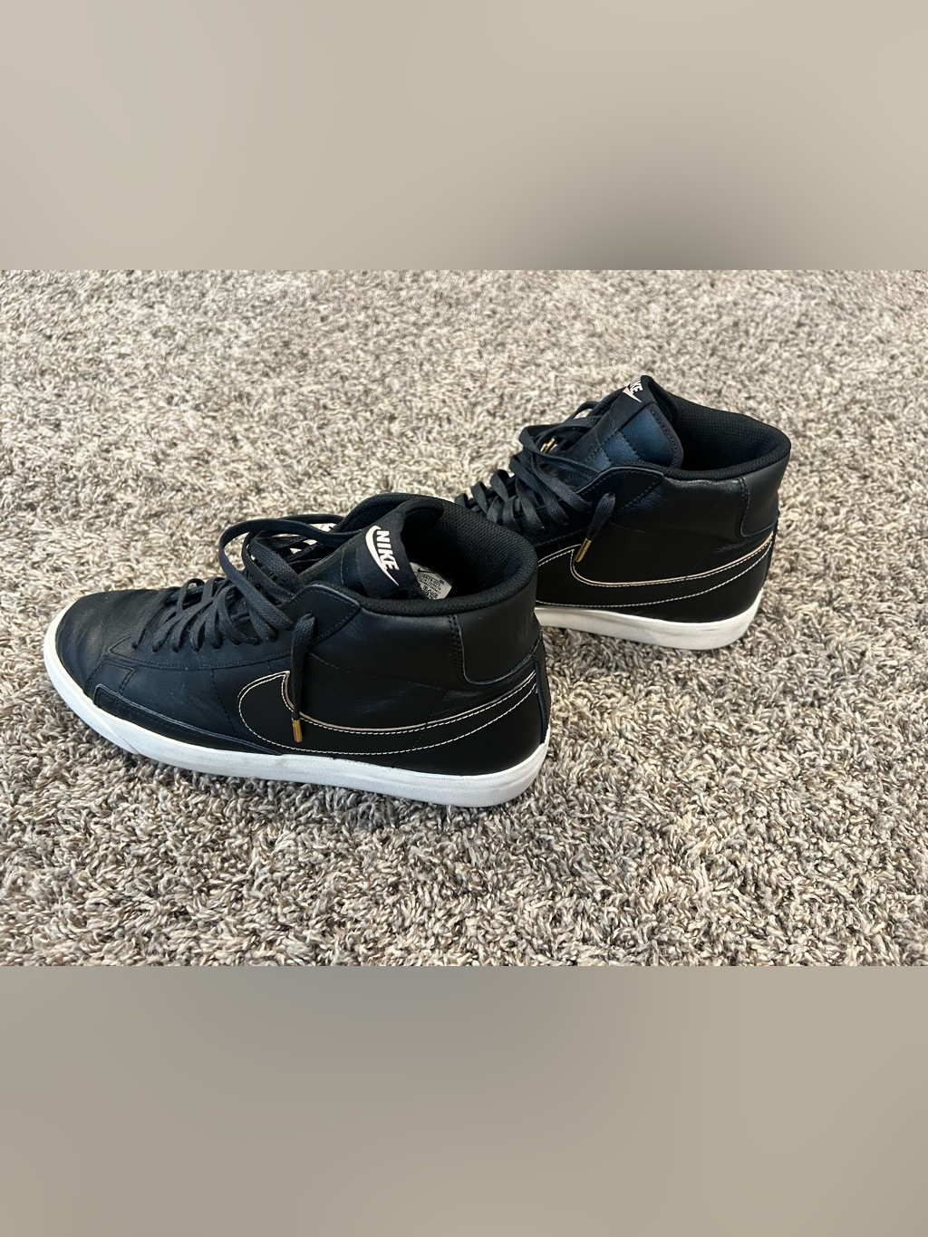 Men’s Nike Size 9.5 Black High-Top Sneakers With White Sole